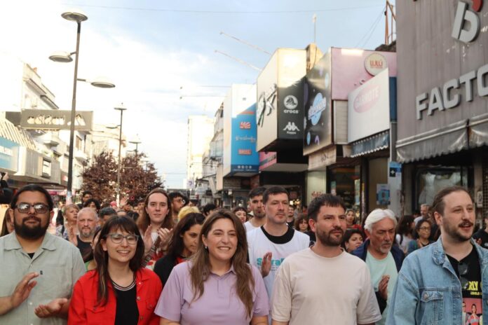Cierre de campaña Manuela Castañeria listas Manuela Castañeira