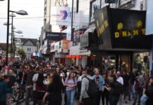 Enorme cierre de campaña de Manuela Castañeira y el Nuevo MAS en Lomas de Zamora Cierre de campaña