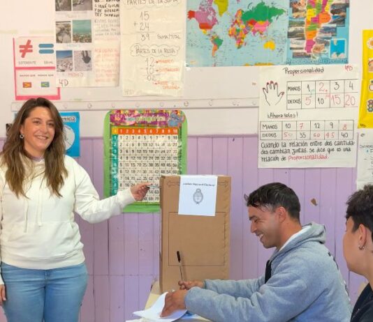 Votan Manuela Castañeira y los candidatos del Nuevo MAS Elecciones 2025