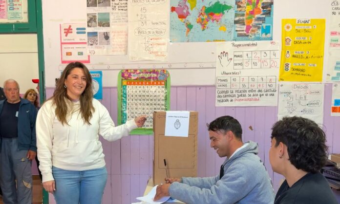 Manuela Castañeira votó en Sarandí Elecciones 2025