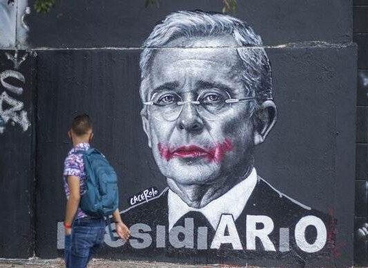 Uribe absuelto, las víctimas sin justicia Uribe impune