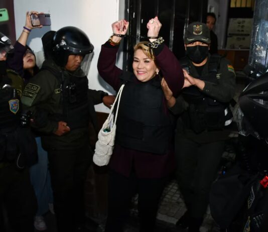 Bolivia: la justicia anula la condena de la golpista Jeanine Ăñez Añez golpista