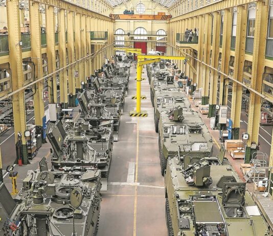 La era de la combustión militar Industria de la guerra