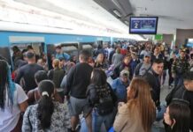 Las demoras y el caos en el Sarmiento: los trabajadores son los que sufren la desinversión demoras Sarmiento