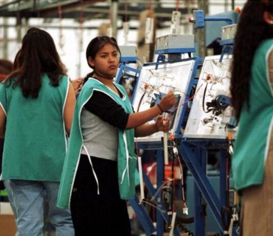 Reforma laboral: esclavitud para les trabajadores, profundización de la triple jornada para las mujeres Reforma laboral esclavista