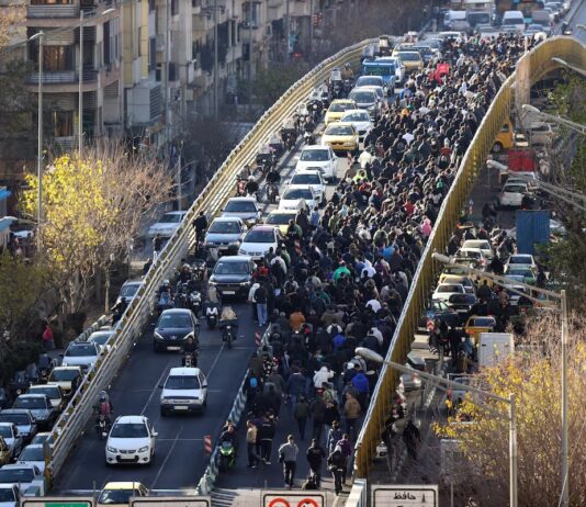 Las protestas en Irán bajo asedio de enemigos internos y externos Irán